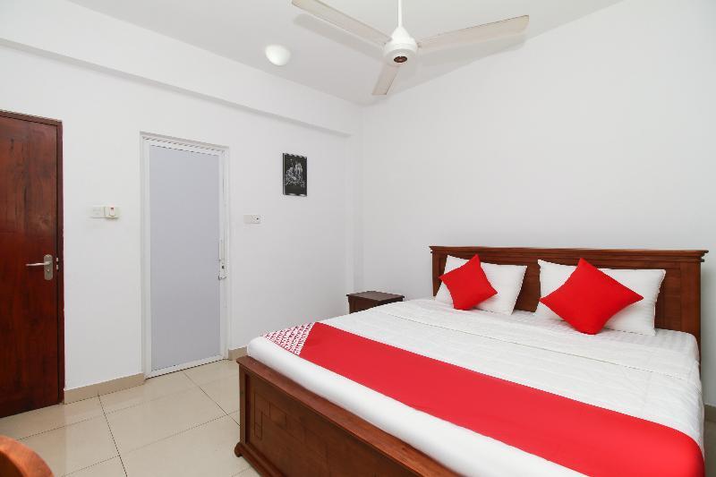 Oyo 126 Reliance Hotel Коломбо Экстерьер фото