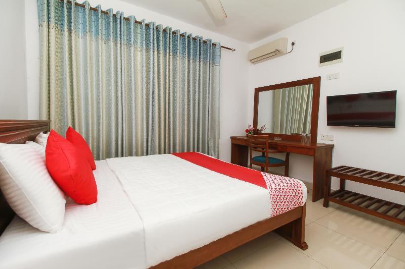 Oyo 126 Reliance Hotel Коломбо Экстерьер фото