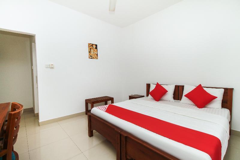 Oyo 126 Reliance Hotel Коломбо Экстерьер фото